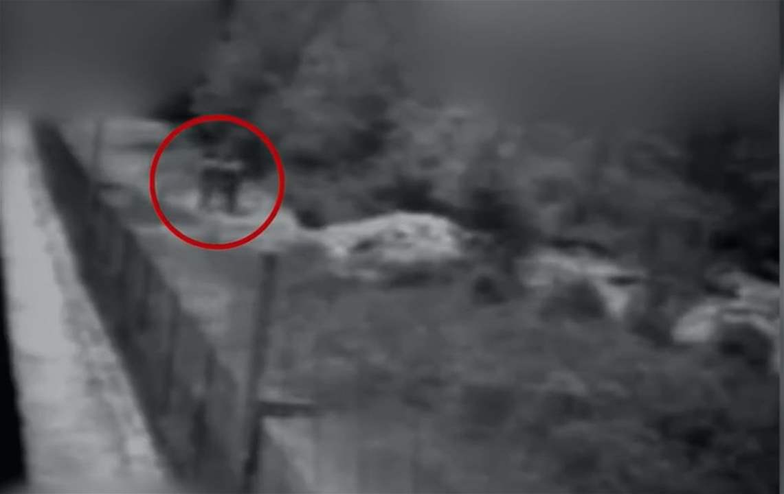 بالفيديو - إعلام العدو ينشر فيديو يقول أنه يُظهر استهداف عناصر من حزب الله على الحدود