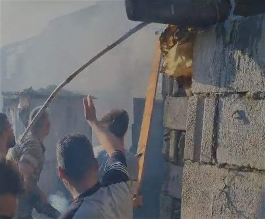 حريق بمخيم للنازحين السوريين جنوب مدينة صيدا وإصابة شخصين