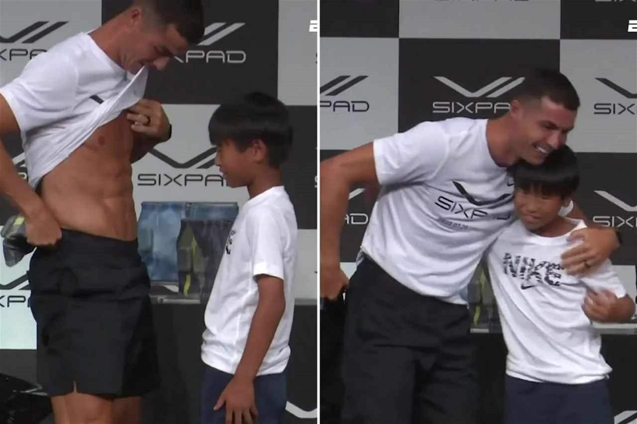 فيديو - رونالدو يستعرض عضلاته لمُشجع شاب