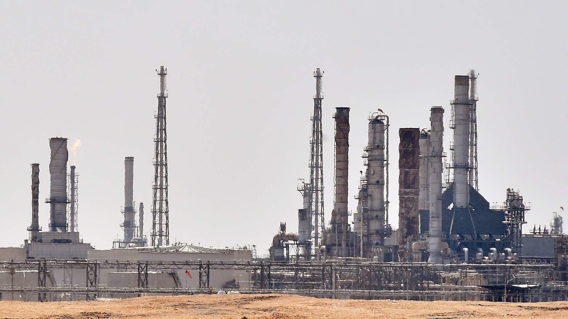السعودية تمدد خفض انتاج النفط الطوعي البالغ مليون برميل يوميًا لشهر إضافي