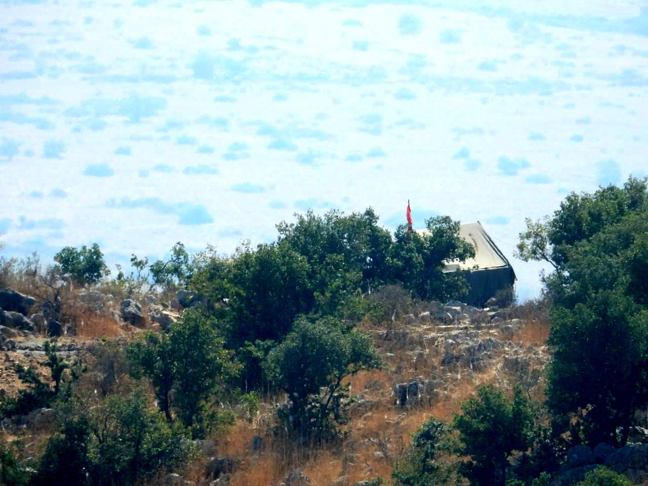 بالصورة - الخيمة التي اعاد حزب الله نصبها مجدداً بعد استهدافها من قوات الاحتلال في مزارع شبعا 