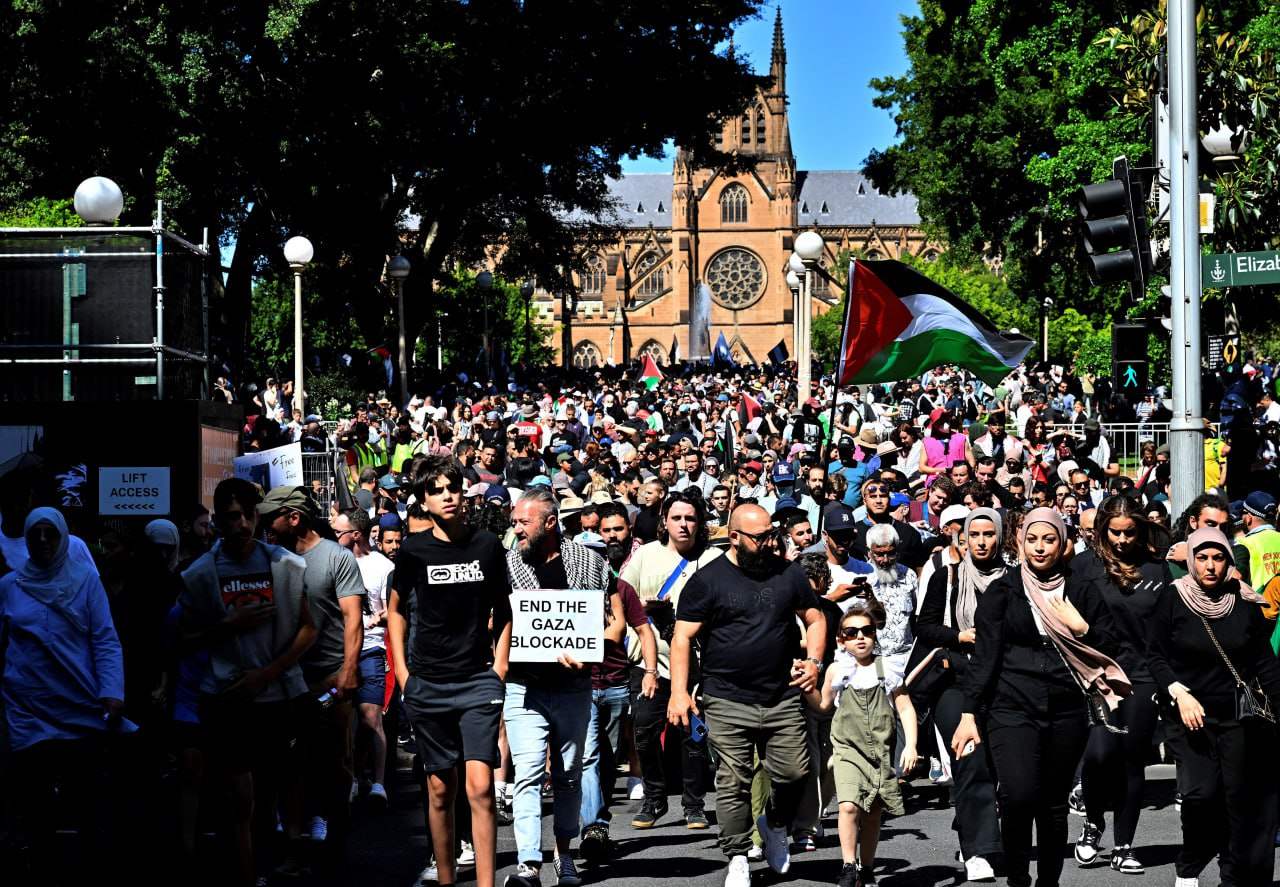 بالصور- تظاهرة حاشدة في مدينة سيدني باستراليا تنديدا بالعدوان الاسرائيلي على غزة