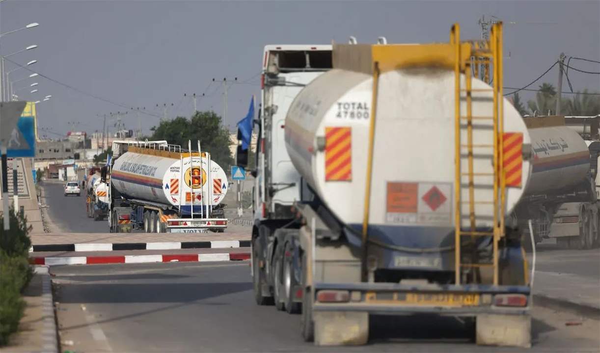 مسؤول في معبر رفح: أولى الشاحنات المحّملة بالوقود تدخل إلى قطاع غزة 