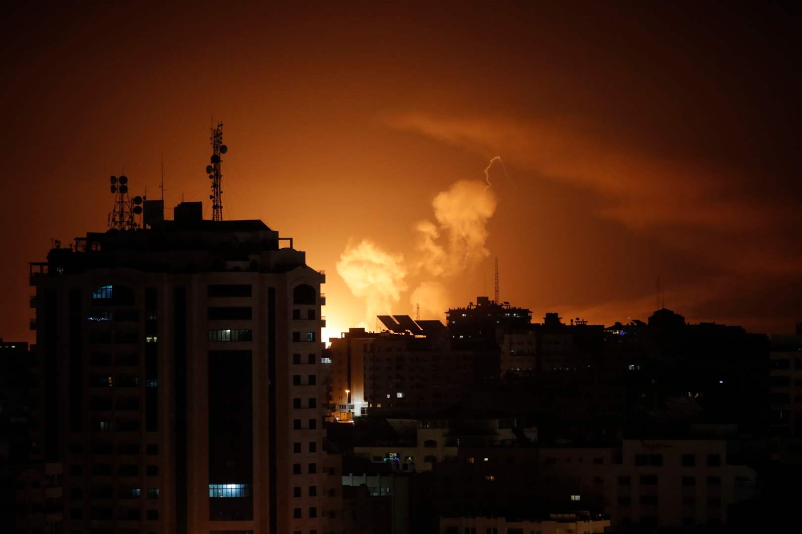 جيش العدو يعلن توسيع عملياته البرية هذه الليلة في غزة و سلاح الجو يهاجم بشكل واسع القطاع 