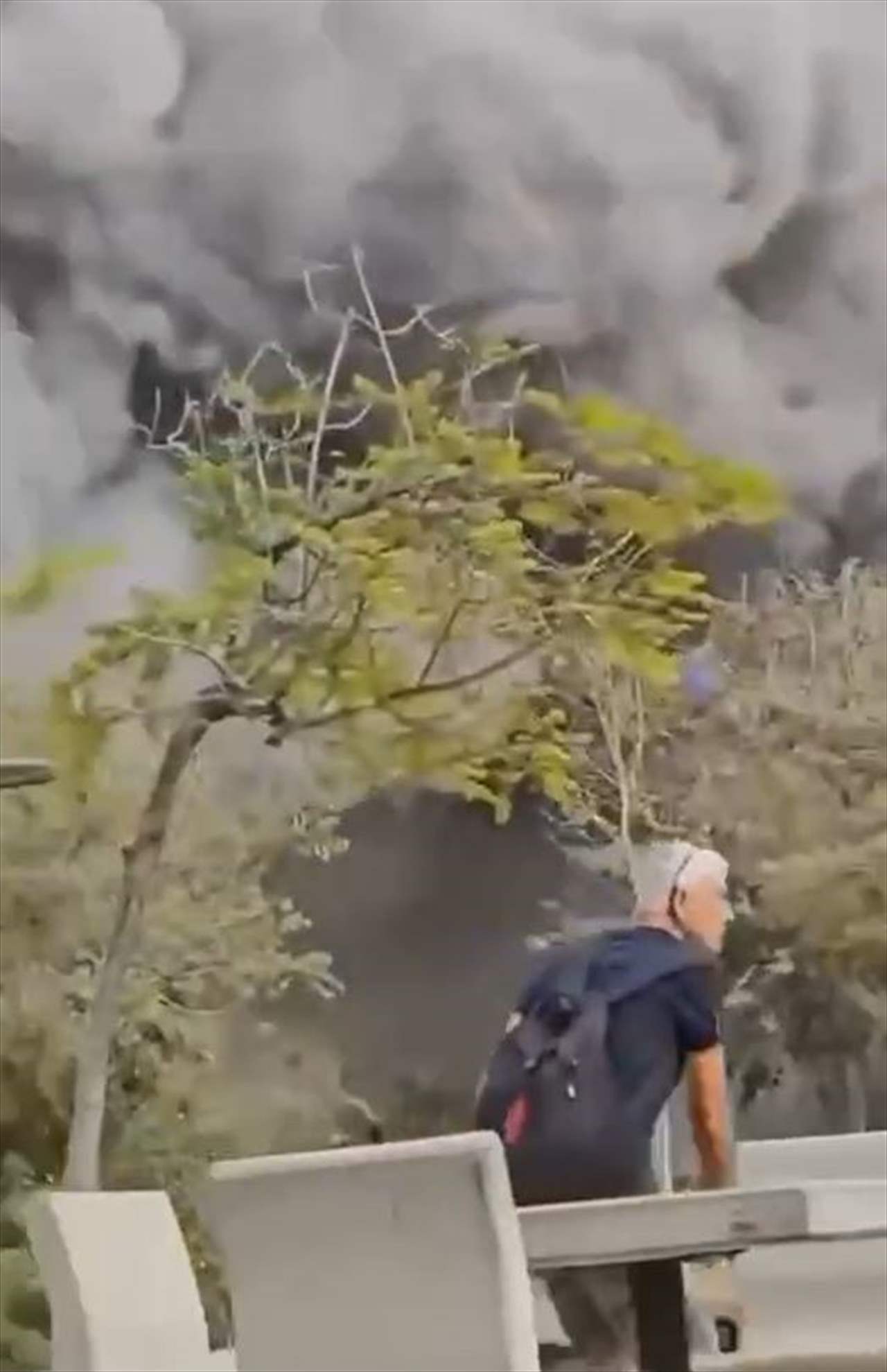 بالفيديو - لحظة سقوط أحد الصواريخ من غزة على هرتسليا جنوب فلسطين المحتلة