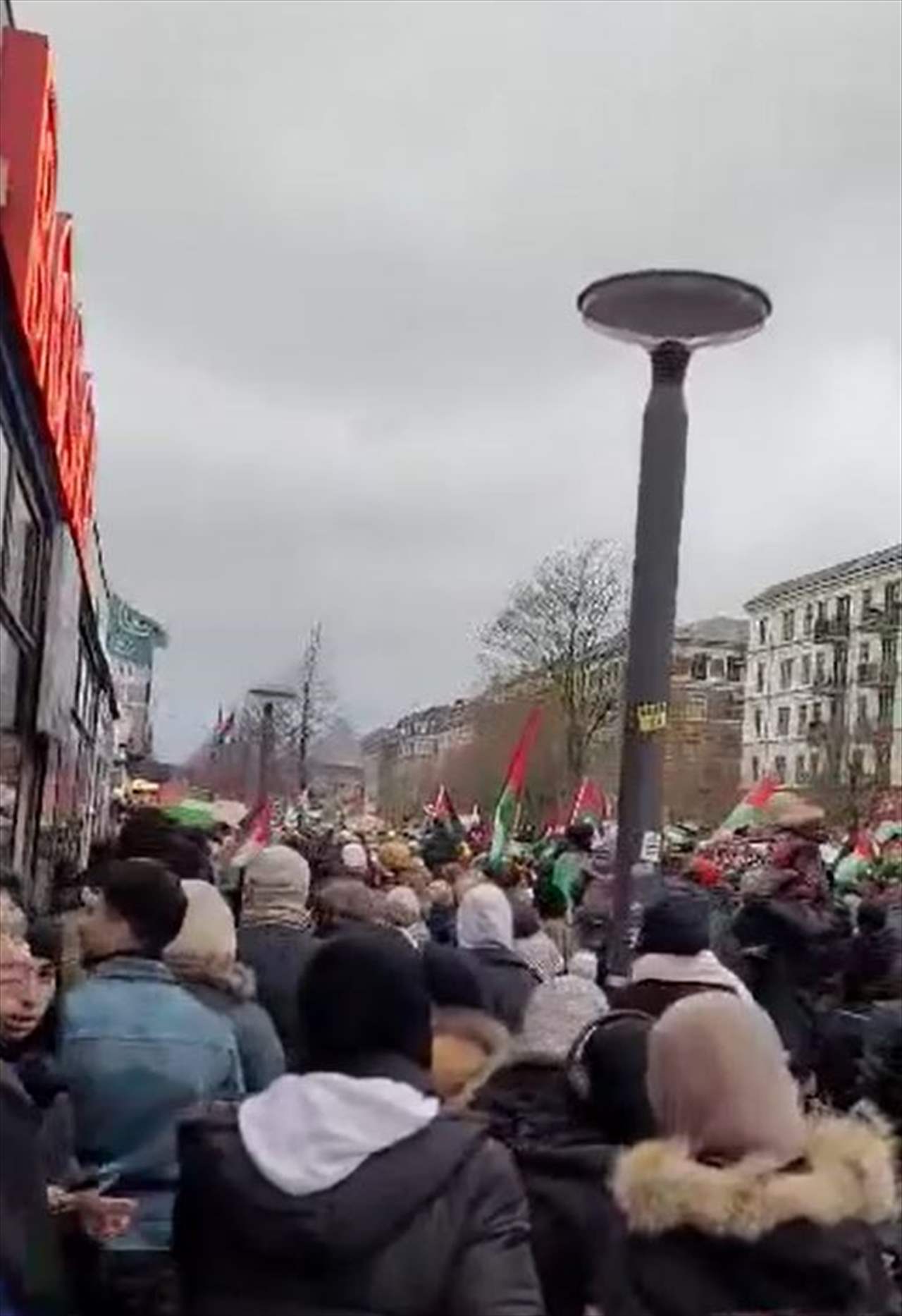 بالفيديو - تظاهرة جماهيرية في العاصمة الدنماركية تنديداً بجرائم الإحتلال في قطاع غزة