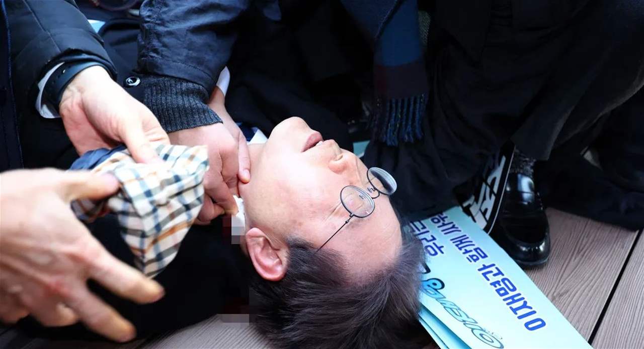 كوريا الجنوبية.. زعيم المعارضة يتعرض للطـ ـعن في رقبته
