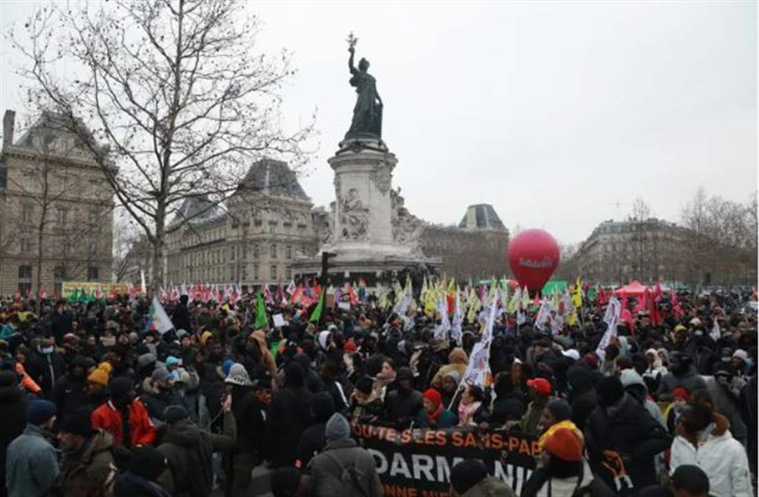 عشرات الآلاف يتظاهرون في فرنسا ضد قانون الهجرة الجديد