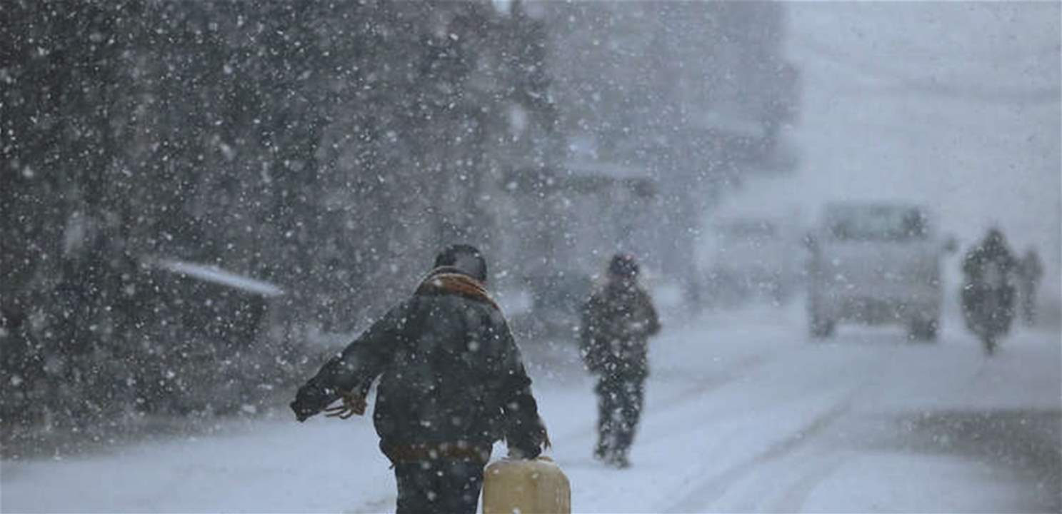 الثلج عطّل مدارس ومؤسسات وقطع المياه عن قرى هذه المنطقة 