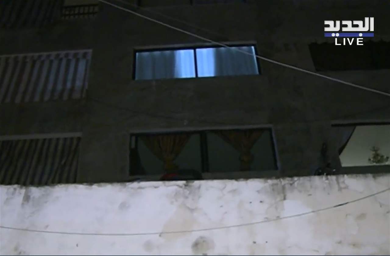 اخلاء مبنى في منطقة البسطا ببيروت بعد تحذيرات من انهياره.. لمتابعة البث المباشر: 