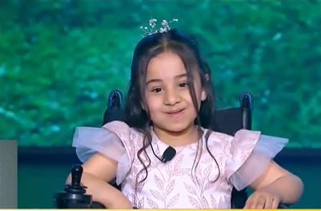 الرئيس السيسي لطفلة من ذوي الاحتياجات الخاصة:  أوعديني يوم القيامة تقولي لربنا هاته معانا الجنة 
