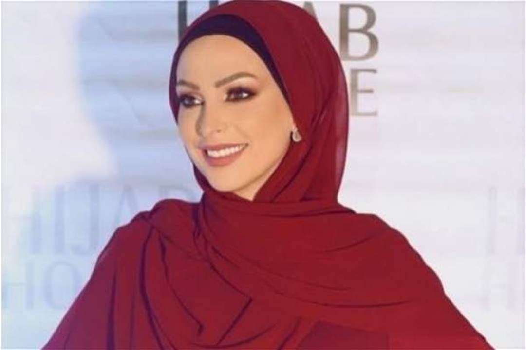 بالفيديو- أمل حجازي تخلع الحجاب وتظهر وهي تغني