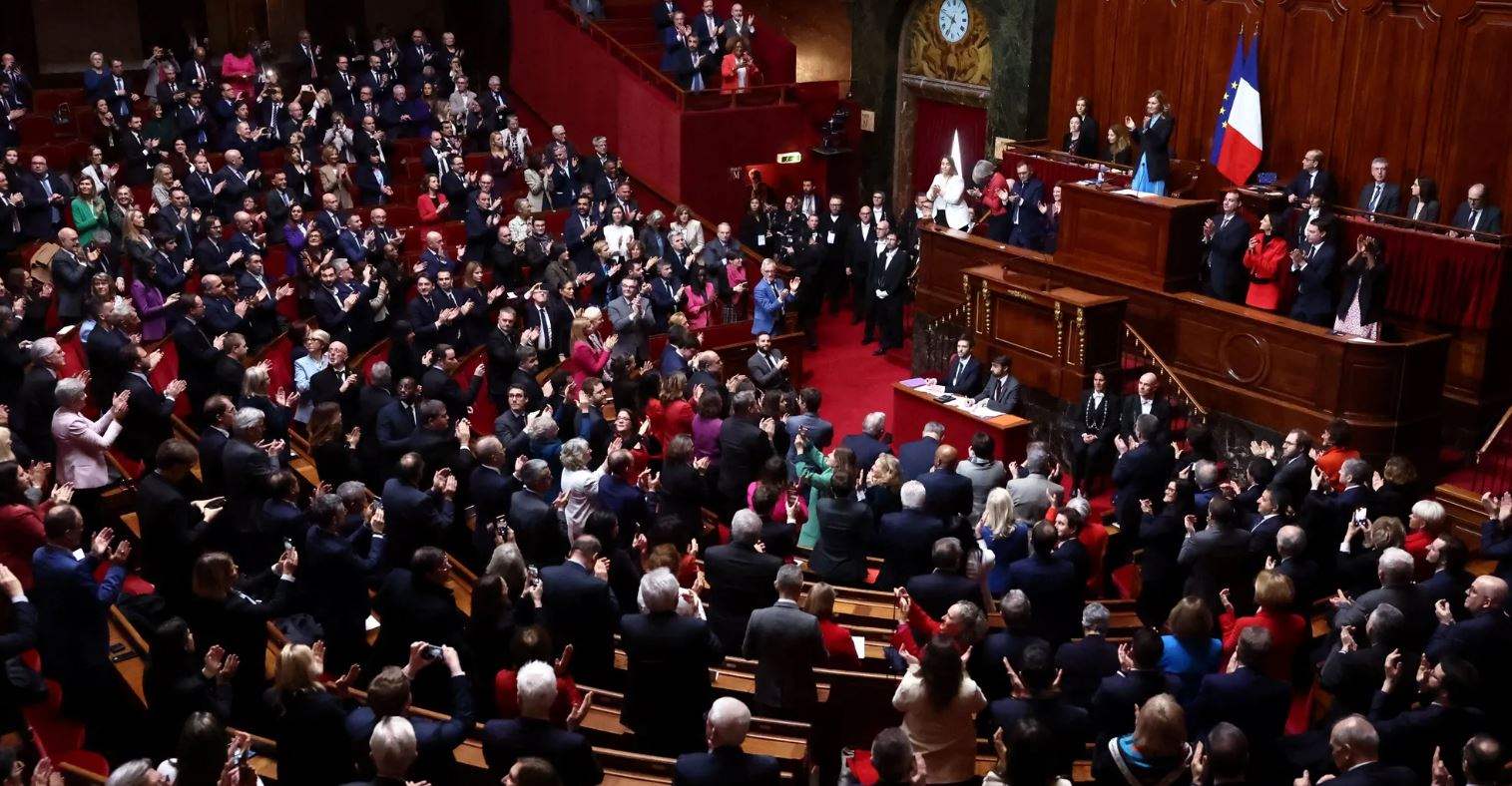 فرنسا تصبح أول دولة تدرج &quot;الحق في الإجهاض&quot; ضمن دستورها.. وماكرون: &quot;حرية جديدة يكفلها الدستور&quot;