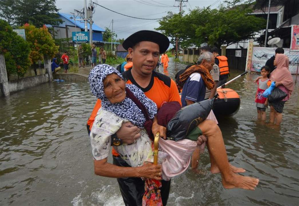 فيضانات أندونيسيا تابع... إرتفاع حصيلة القتلى والدمار 