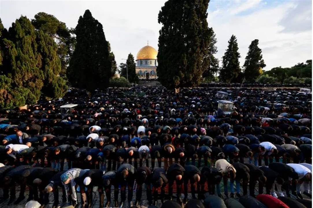 60 ألف فلسطيني أدوا صلاة عيد الفطر في الأقصى بلا احتفال