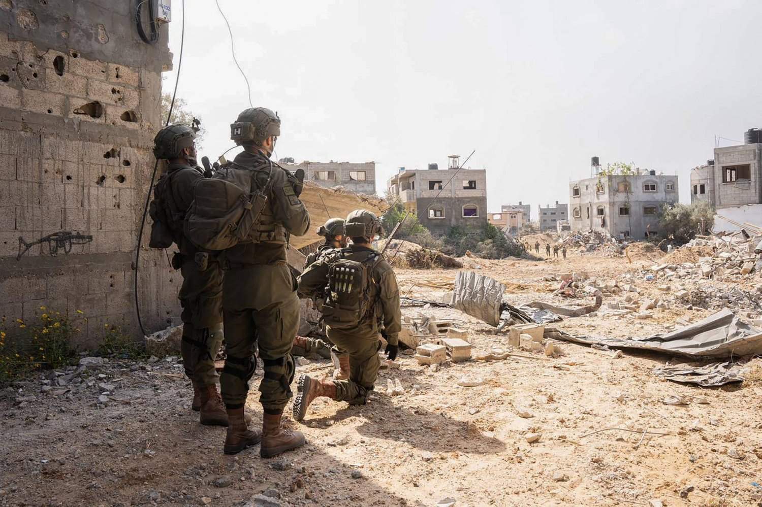 إعلام  الاحتلال : الجيش الإسرائيلي يستعد لدخول رفح &quot;قريباً جداً&quot;