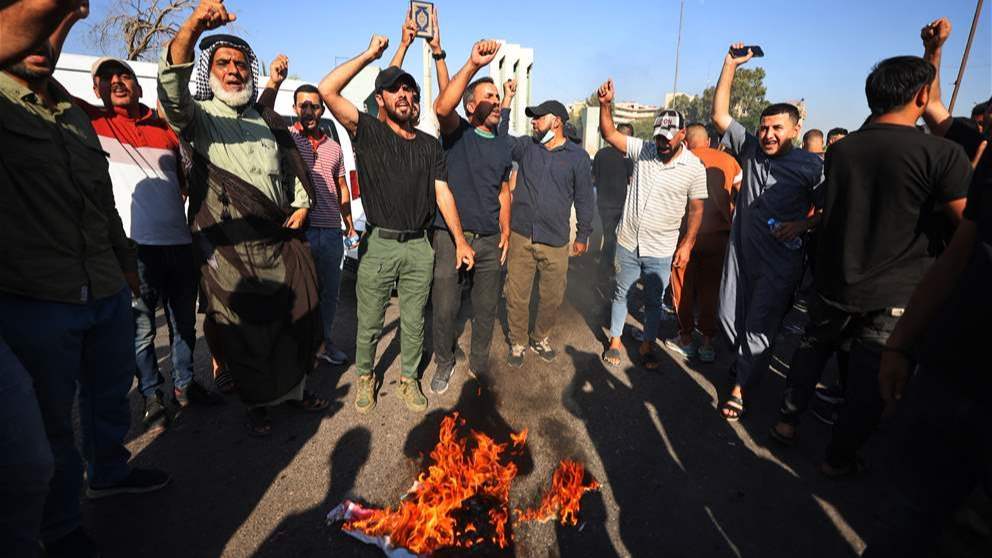 وسط موجة تنديد بإحراق نسخة من المصحف.. عراقيون يقتحمون السفارة السويدية في بغداد
