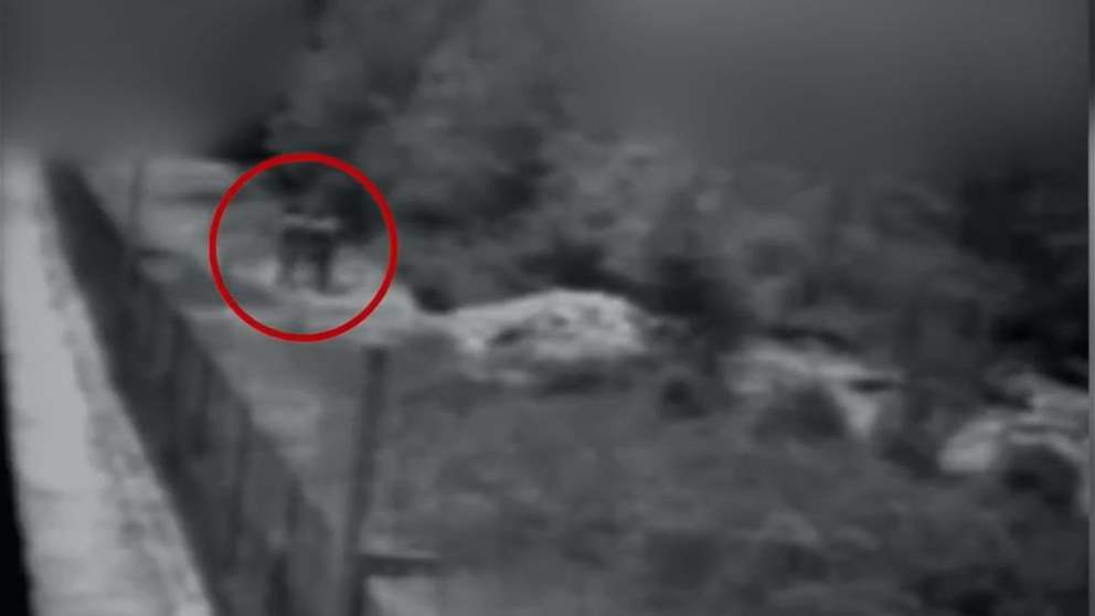 بالفيديو - إعلام العدو ينشر فيديو يقول أنه يُظهر استهداف عناصر من حزب الله على الحدود