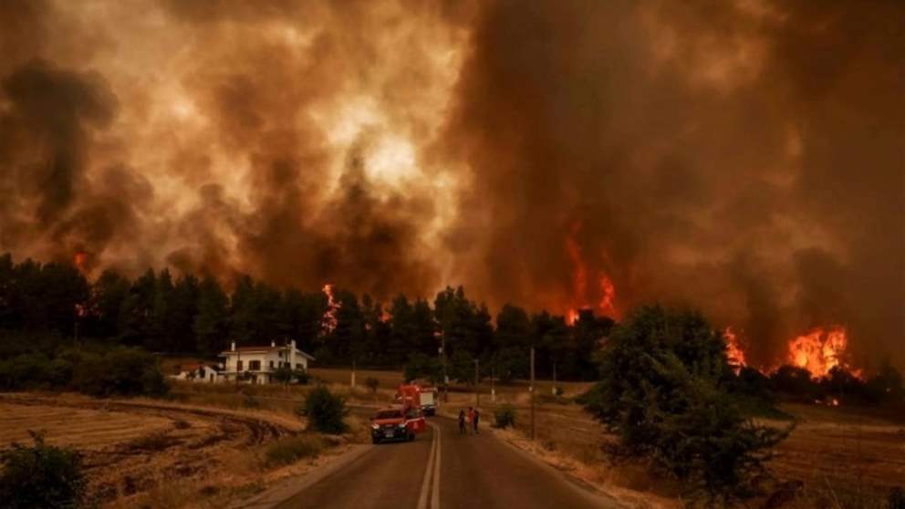  إجلاء عشرات الآلاف من جزيرة رودس اليونانية بسبب الحرائق