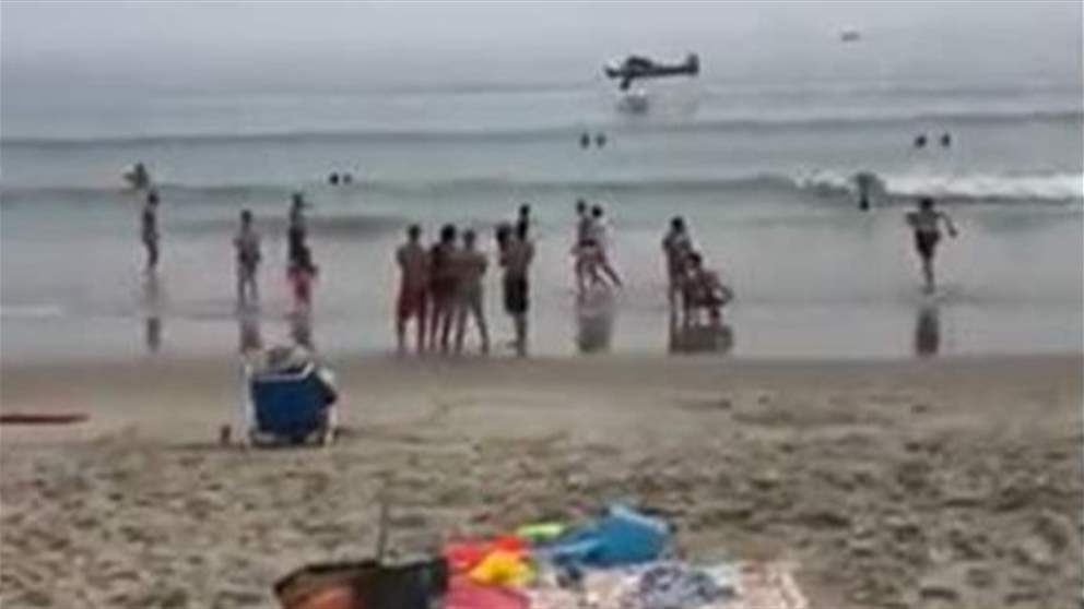 فيديو يوّثق لحظة تحطم طائرة على شاطئ مزدحم في أميركا 