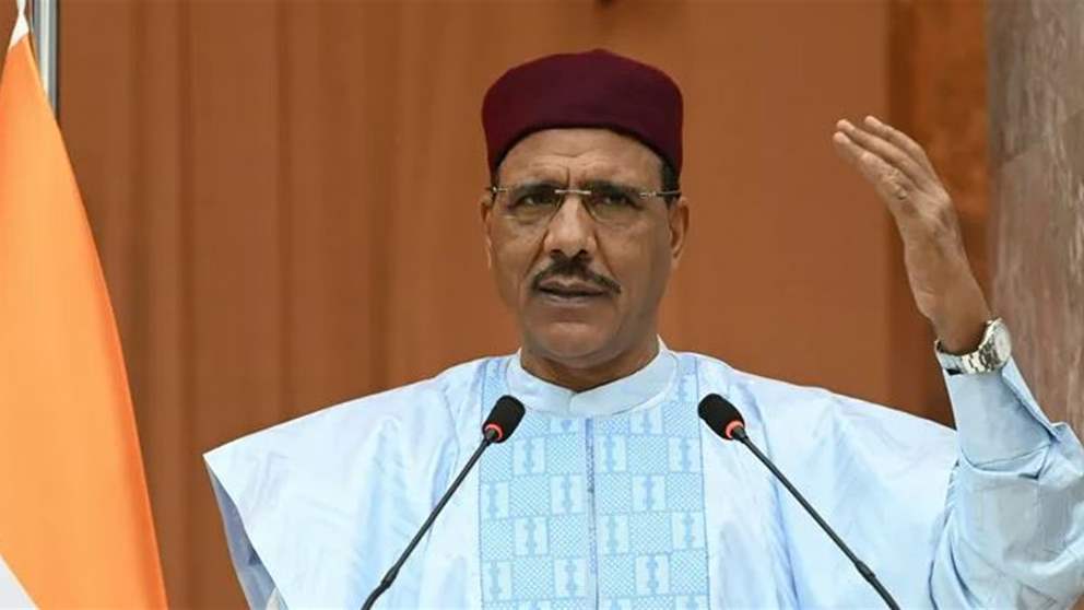 المجلس العسكري في النيجر يعلن اعتزامه محاكمة بازوم بـ"الخيانة العظمى" 
