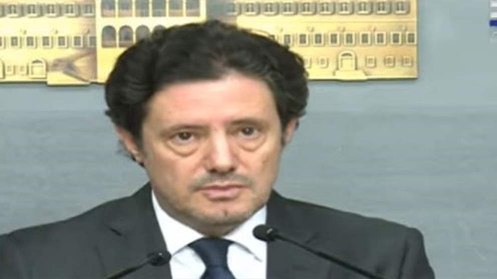 وزير الاعلام زياد مكاري يتلو مقررات جلسة مجلس الوزراء 