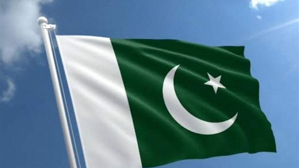 مقتل 11 عاملاً في هجوم بعبوة ناسفة في باكستان