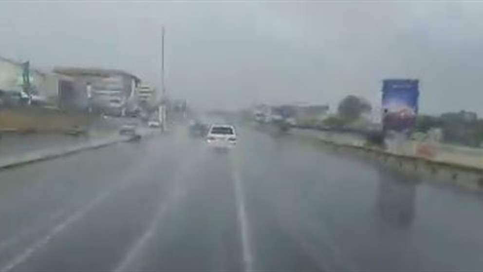 بالفيديو - في آخر أيام آب: أمطار وبرق ورعد 