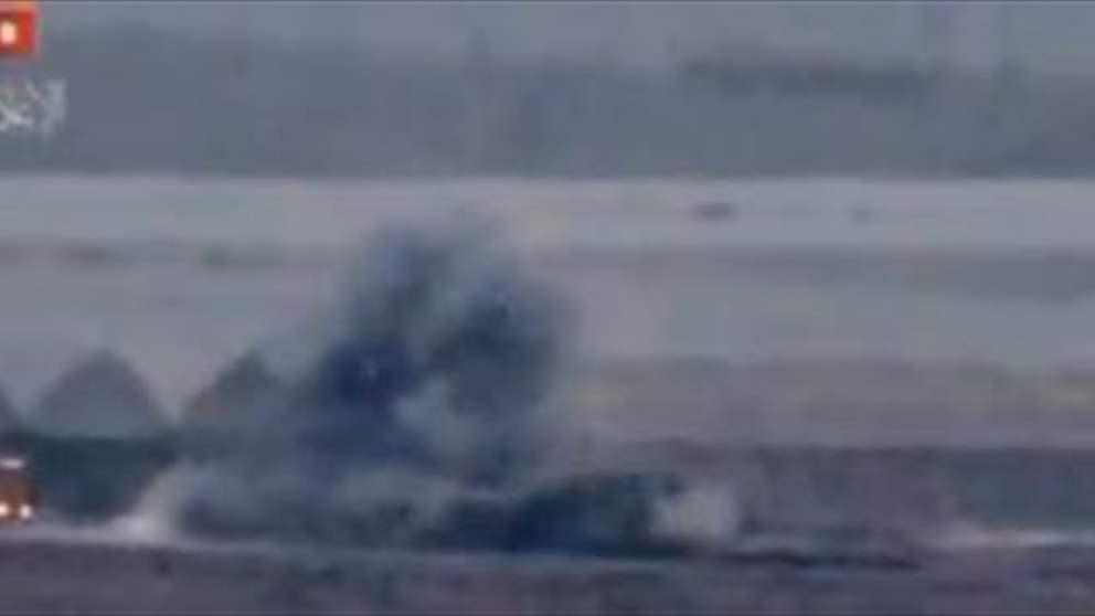 لحظة إستهداف القسام لناقلة جند إسرائيلية من نوع "نمر" بصاروخ كورنيت شرق الشجاعية شرقي قطاع غزة