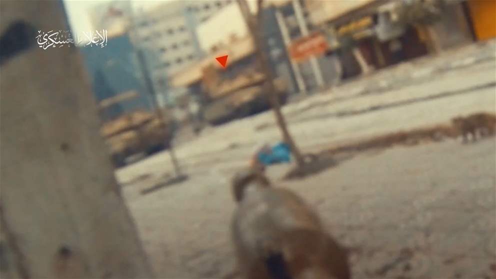 بالفيديو - مشاهد من إستهداف القسام الآليات المتوغلة في محاور مدينة غزة