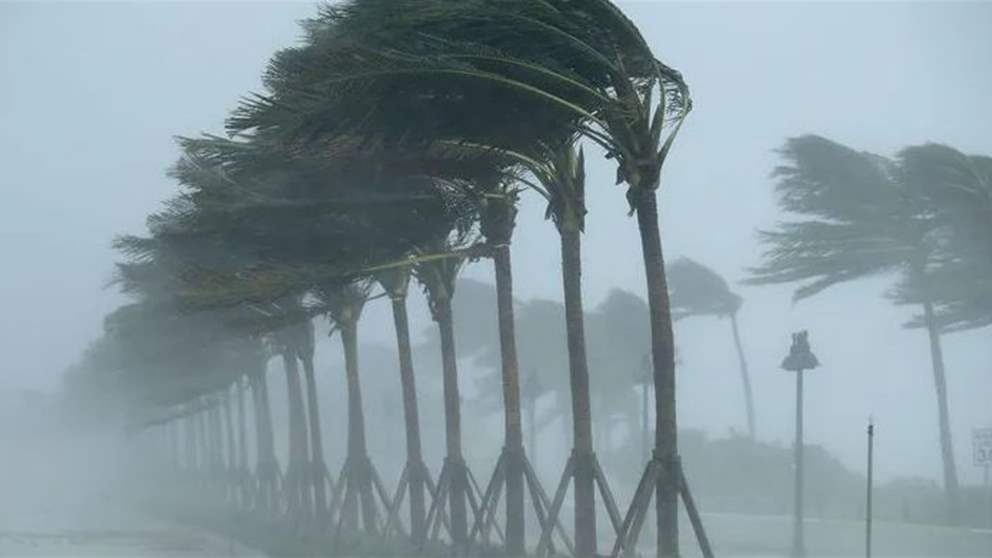 عاصفة تغرق ولاية فلوريدا الأميركية بالأمطار 