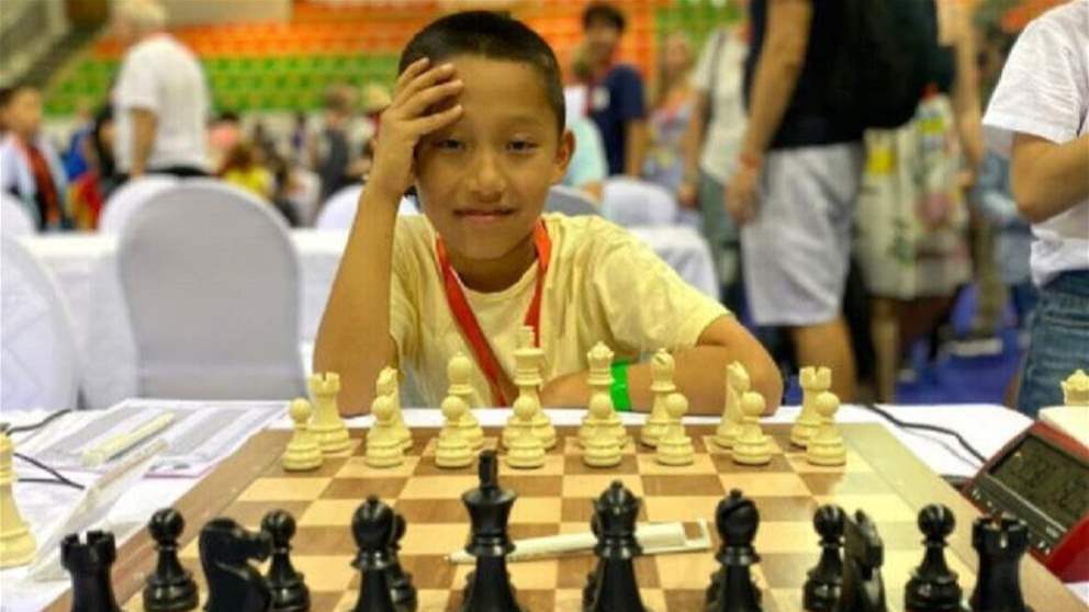 هل تُصدّقون؟ .. ابن 8 سنوات يهزم بطل أولمبياد الشطرنج العالمي