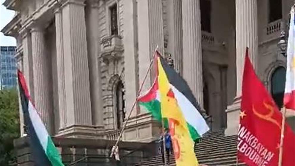 بالفيديو - العشرات يتظاهرون بأستراليا تنديداً بإستمرار الحـر ب على القطاع 
