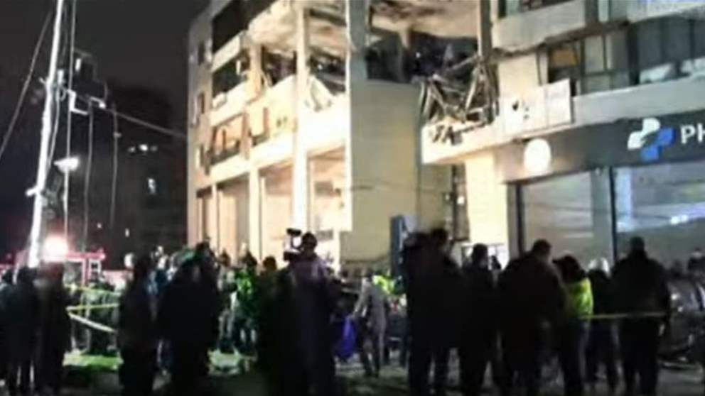 مراسلة #الجديد : سقوط طبقة من المبنى الذي استهدفه العدوان الاسرائيلي في الضاحية الجنوبية لبيروت.. لمتابعة البث المباشر:  