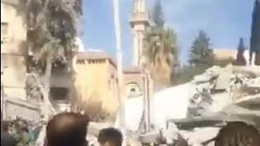 بالفيديو - اثار الدمار جراء  العدوان الاسرائيلي على مبنى سكني في حي المزة بدمشق 