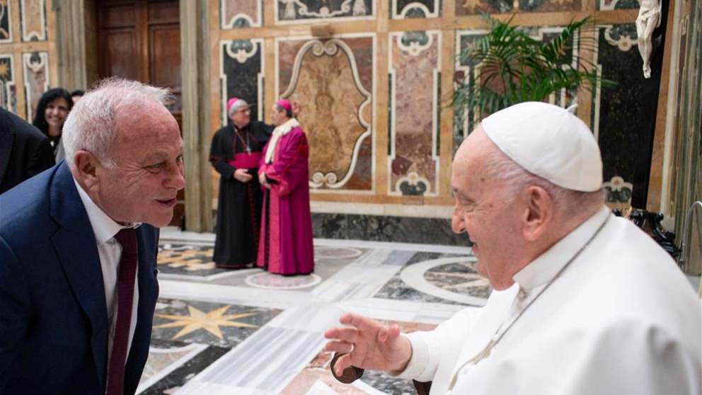 بالصور - القاضي عويدات يلتقي البابا فرنسيس في الفاتيكان 