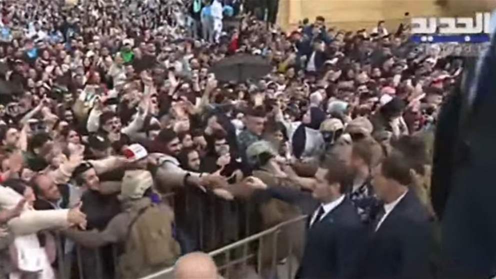 بالفيديو- الحريري يحيّي الحشود في وسط بيروت ... للمتابعة مباشرة: 