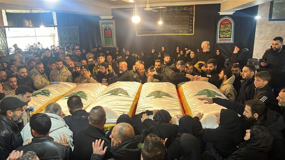 بالفيديو - إستشهدوا في غارة النبطية.. جانب من مراسم تشييع أفراد عائلة حسين برجاوي 