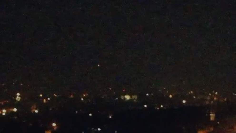 بالفيديو والصور- تمشيط إسرائيلي في محيط موقع العباد وقنابل مضيئة في سماء شبعا 