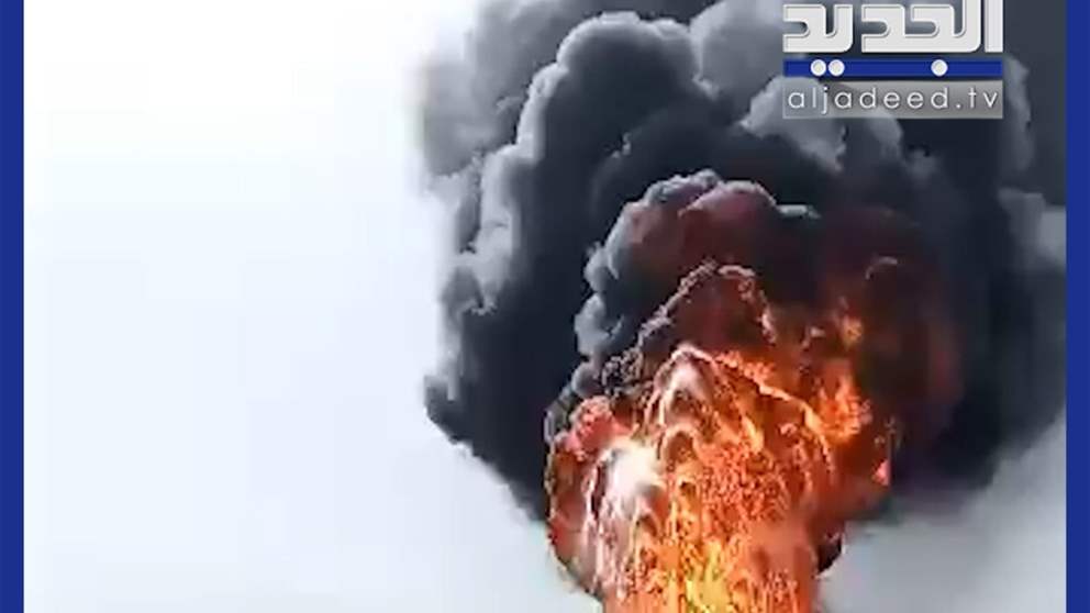 بالفيديو - اندلاع حريق في خط لنقل النفط الخام بريف حمص 