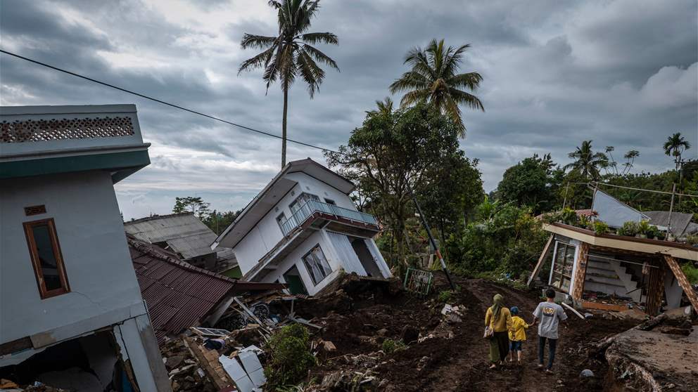 فيديو يوّثق لحظات "مخيفة" من زلزال إندونيسيا! 