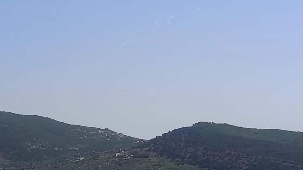 بالفيديو: رشقة صاروخية كبيرة من جنوب لبنان باتجاه الأراضي المحتلة