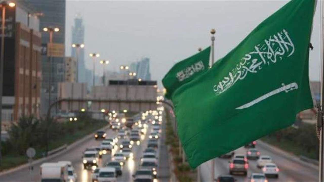 صورة نادرة تجمع ثلاثة ملوك سعوديين 