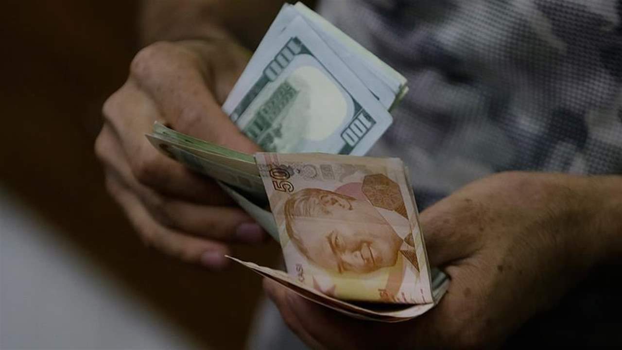 الدولار يهبط لأدنى مستوى أمام الليرة التركية منذ شهرين
