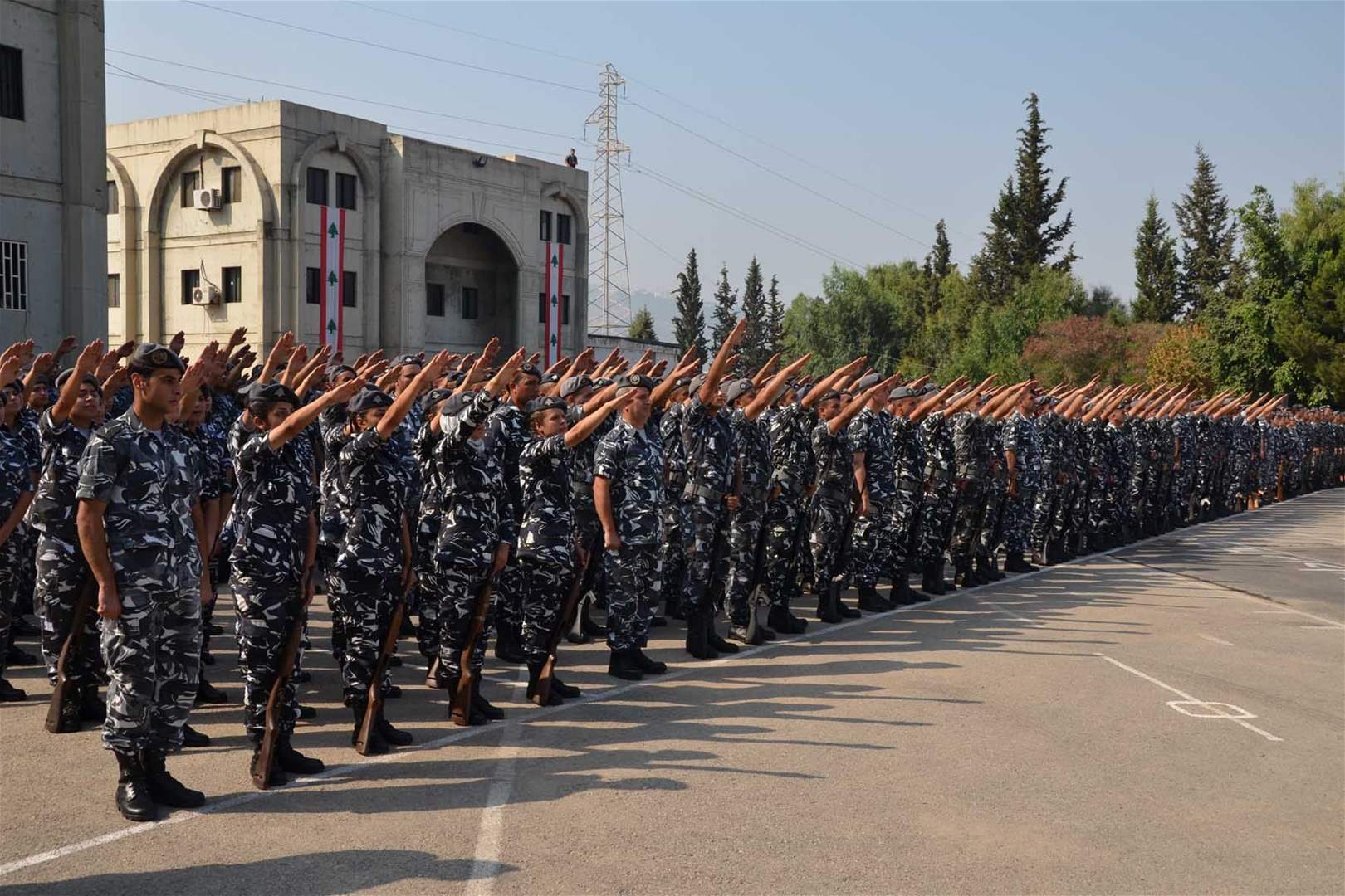 ضبط مليون دولار في حساب ضابط في قوى الأمن بعد طرده على خلفية علاقاته مع مطلوبين!