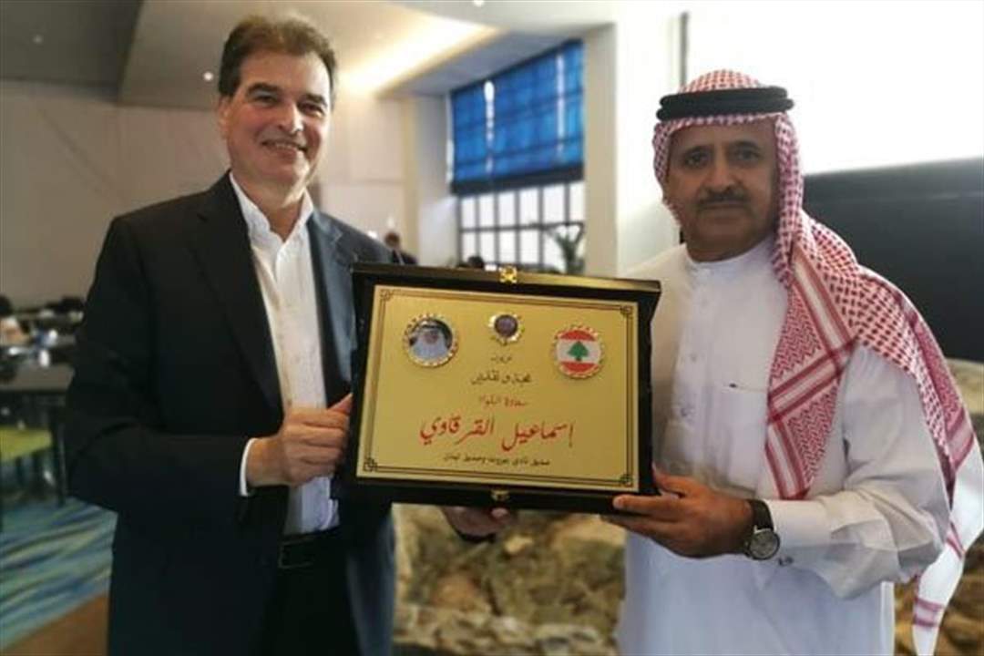 نديم حكيم يسلم درع البطولة العربية الى القرقاوي والاخير يتصل بالحلبي مهنئاً