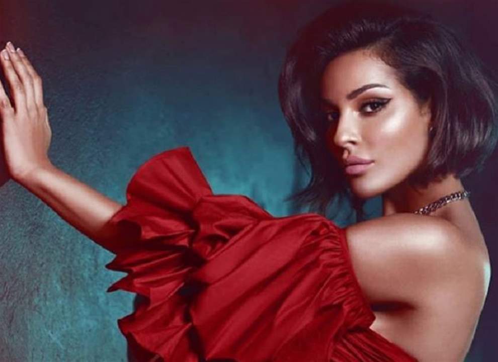 بالصور - نادين نسيب نجيم تخطف الأنفاس بإطلالة تفيض تألقاً وجمالاً