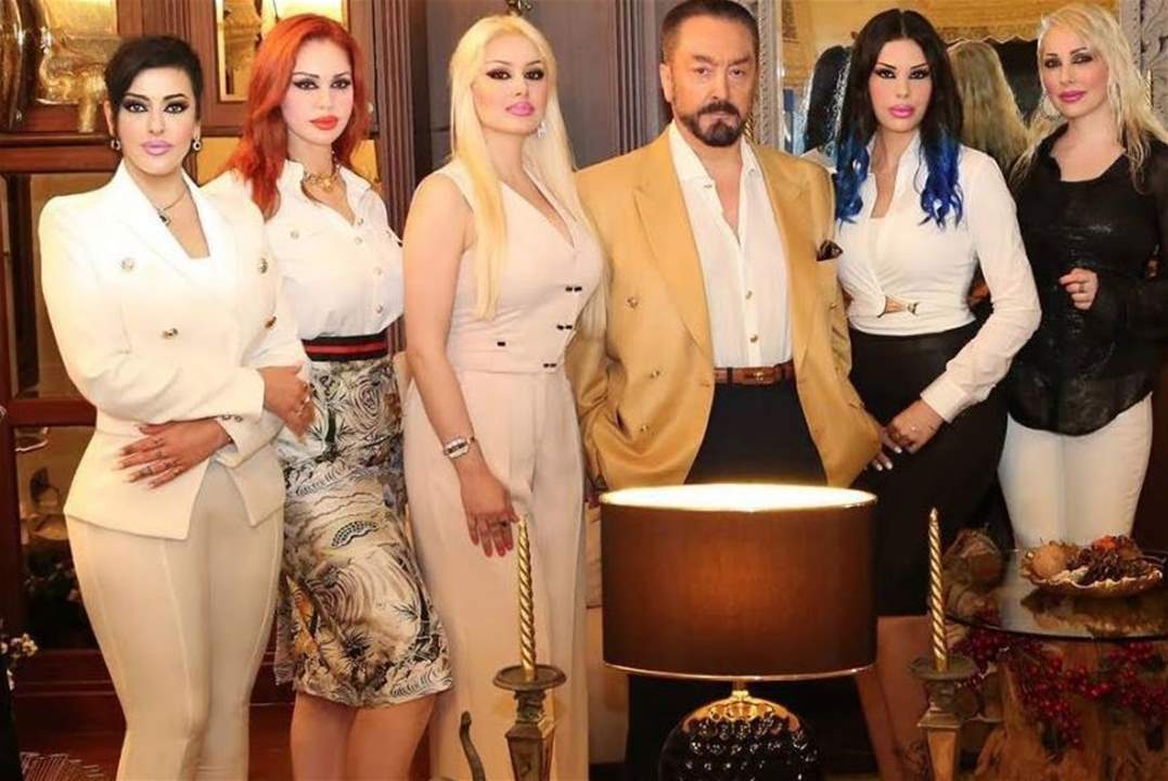 اعترافات جديدة لـ"قطط أوكتار" تكشف عاداته الغريبة! 