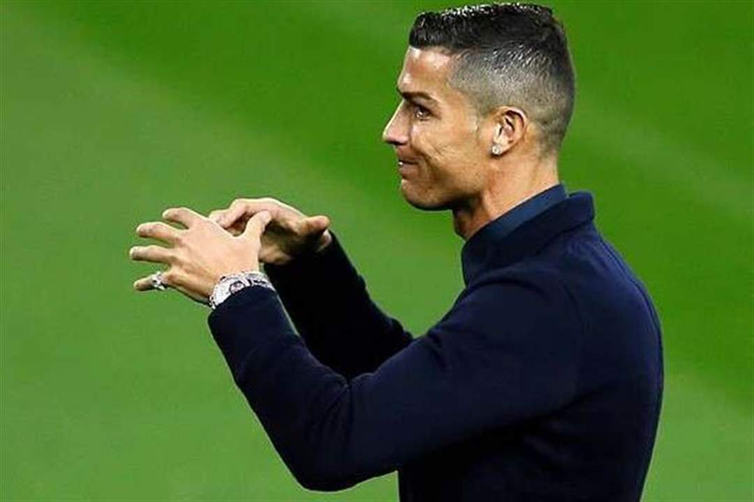 بالصور: "جوهرة" كريستيانو رونالدو بمليوني يورو .. 424 حجراً من الزمرد والألماس الأبيض والأحمر