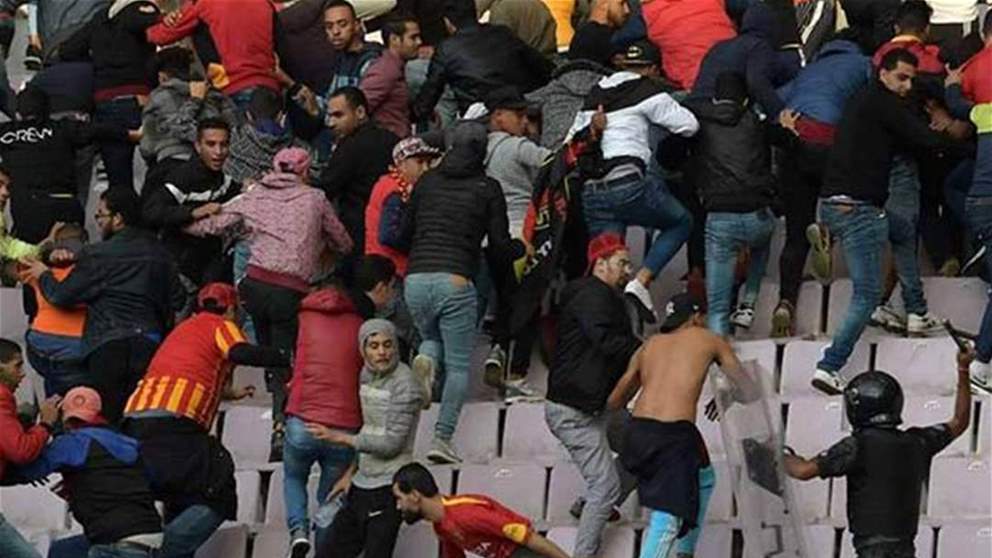 51 مصاباً غالبيتهم من عناصر الأمن وإيقاف 12 مشجعاً بأعمال شغب كروية في تونس!